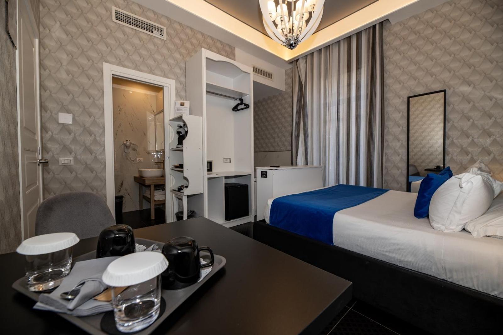 Sole Luxury * Naples